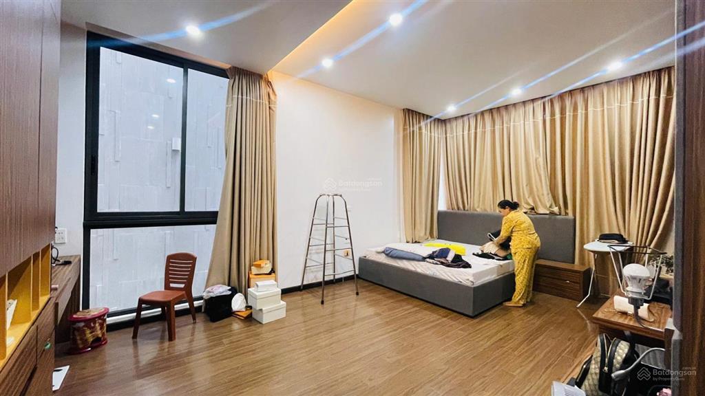 Bán nhà mặt tiền lê quý đôn nha trang  khu bàn cờ trung tâm, có thang máy