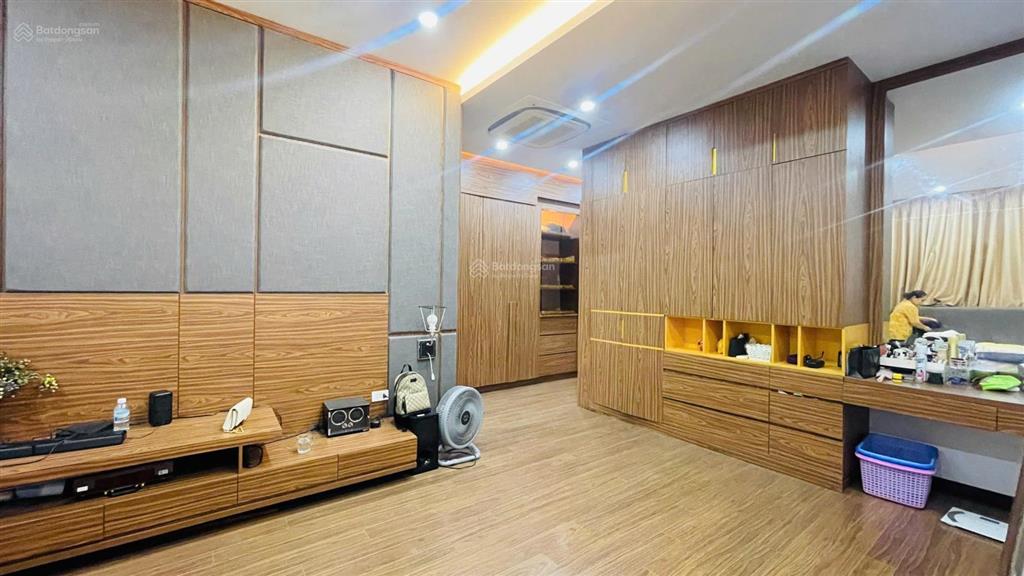 Bán nhà mặt tiền lê quý đôn nha trang  khu bàn cờ trung tâm, có thang máy