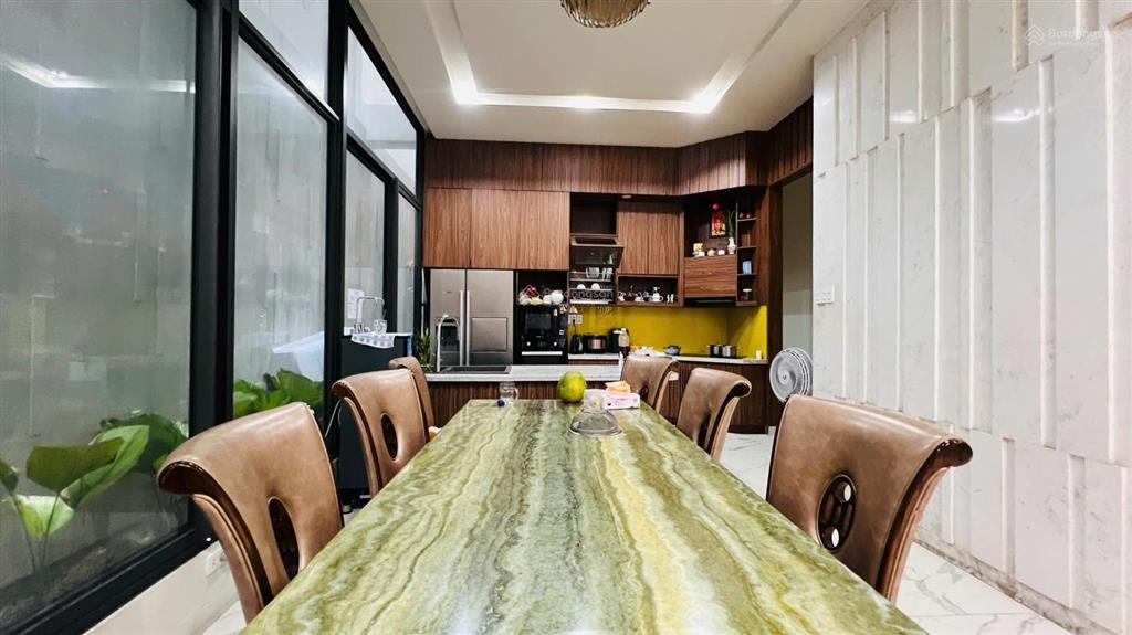 Bán nhà mặt tiền lê quý đôn nha trang  khu bàn cờ trung tâm, có thang máy