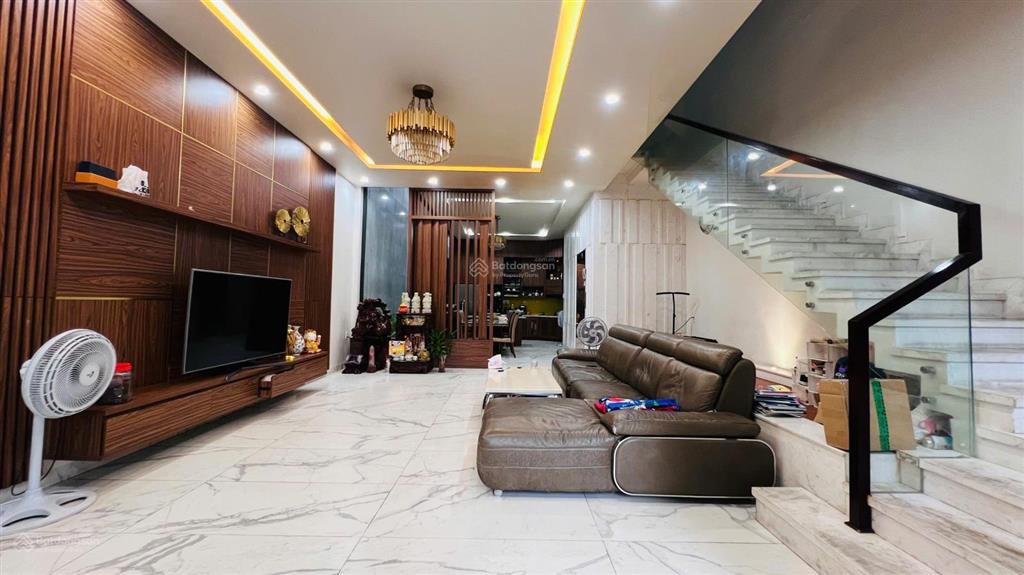 Bán nhà mặt tiền lê quý đôn nha trang  khu bàn cờ trung tâm, có thang máy