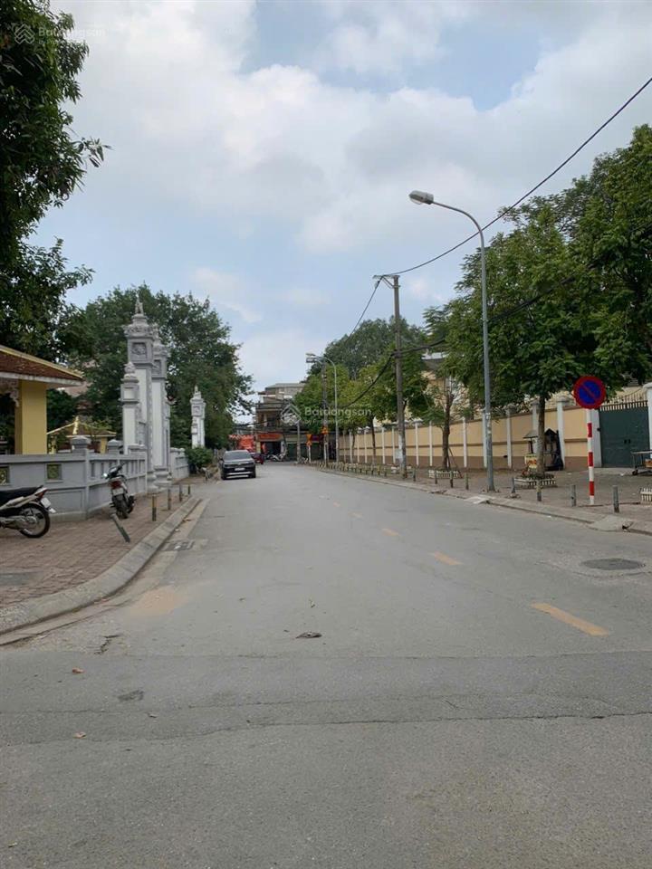 Hoa hậu việt hưng  hướng đông nam  cách đường ô tô đúng 10m