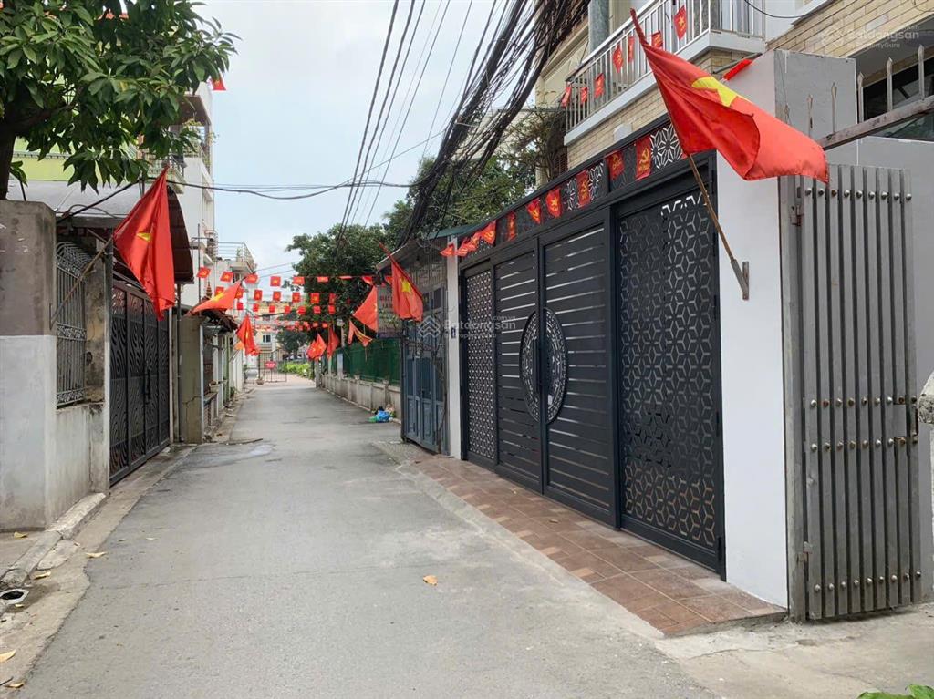 Hoa hậu việt hưng  hướng đông nam  cách đường ô tô đúng 10m