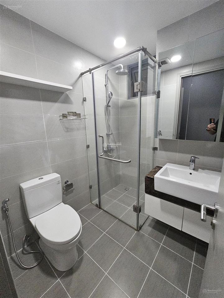 Cho thuê gấp căn hộ the gold view q4, 2 pn, full nội thất giá 16 tr/th.  0938 371 ***