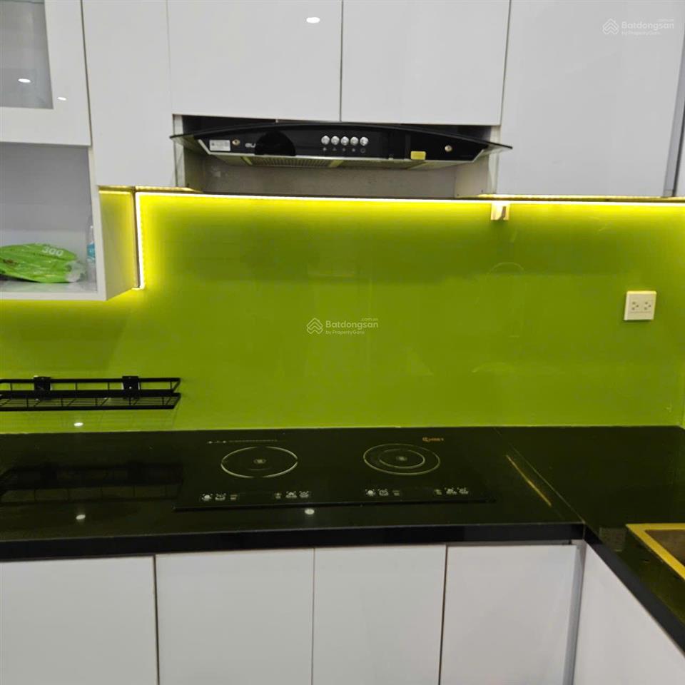Bán nhanh sunrise 3pn đầy đủ nội thất, giá tốt 6 tỷ, có sẵn hđ thuê.  0909 986 ***