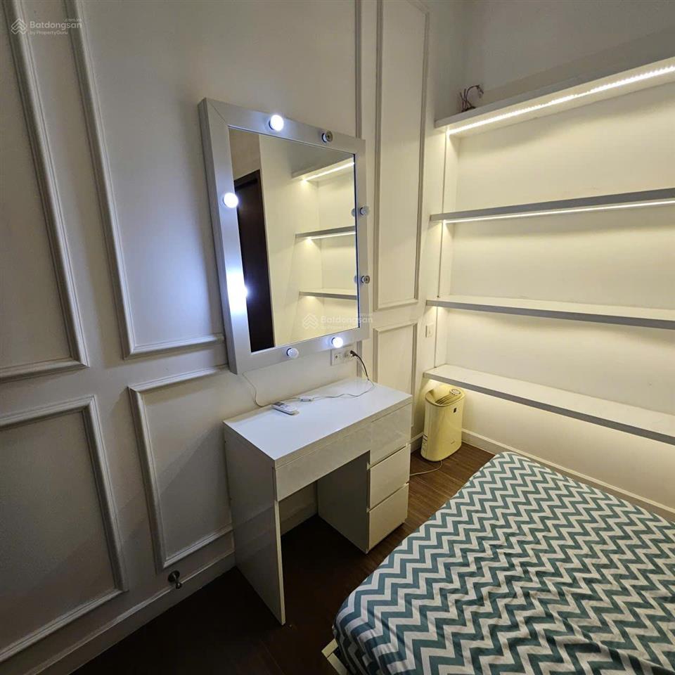 Bán nhanh sunrise 3pn đầy đủ nội thất, giá tốt 6 tỷ, có sẵn hđ thuê.  0909 986 ***