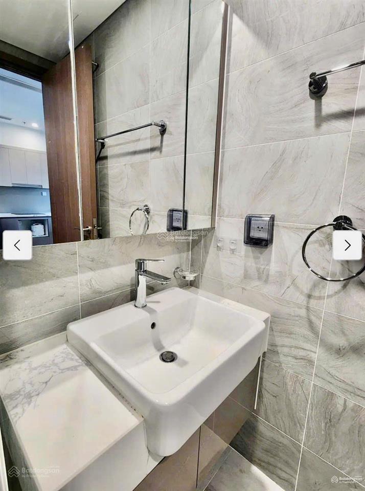 Bán nhanh căn studio 27m toà r1.05 giá 2 tỷ sẵn sổ đỏ cho thuê 6.5 tr