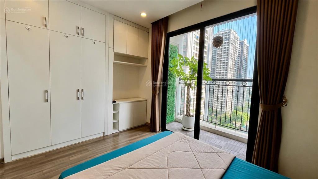 Bán căn hộ cao cấp 1pn tòa t11 times city, đã làm lại mới nội thất cao cấp, điều hòa, sàn...