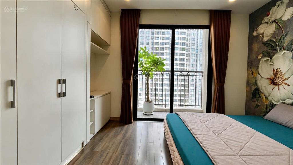 Bán căn hộ cao cấp 1pn tòa t11 times city, đã làm lại mới nội thất cao cấp, điều hòa, sàn...