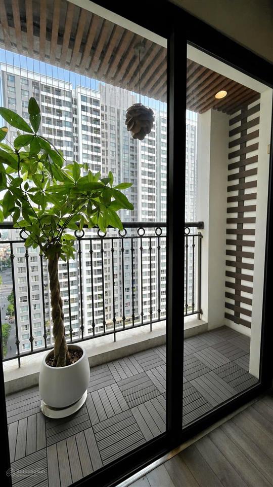 Bán căn hộ cao cấp 1pn tòa t11 times city, đã làm lại mới nội thất cao cấp, điều hòa, sàn...