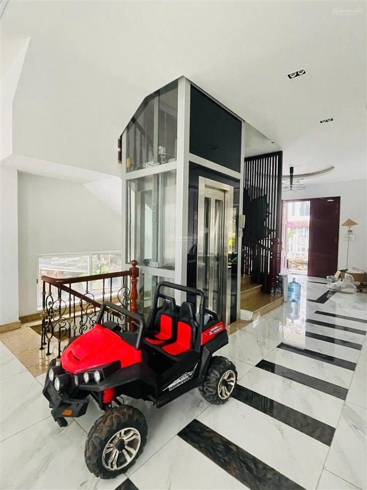 Cho thuê biệt thự vinhomes riverside  view ngã ba sông cực thoáng  nhà đã hoàn thiện có thang máy