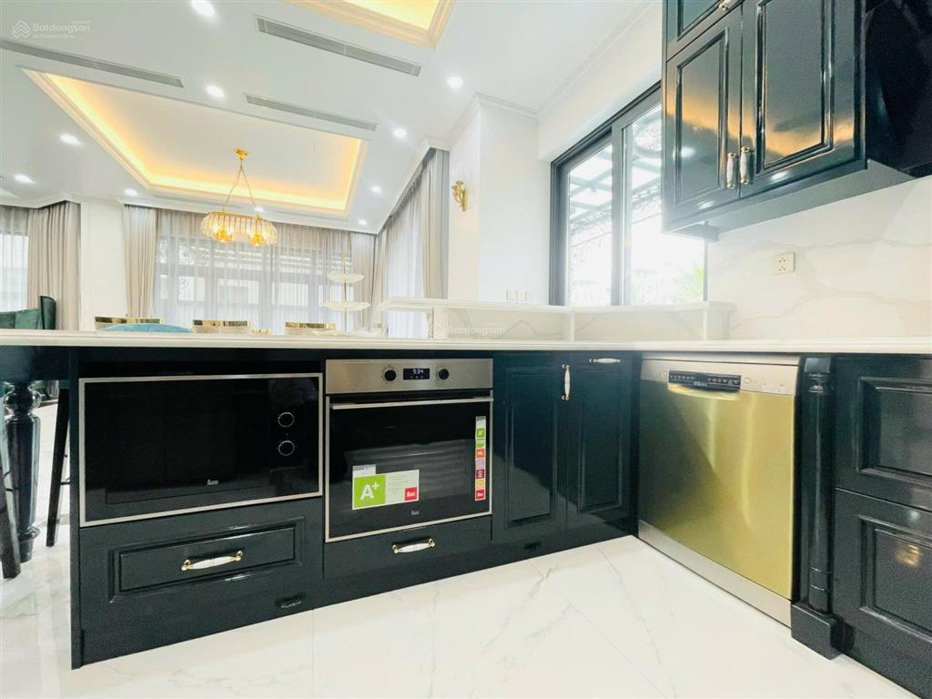 Cho thuê biệt thự 345m2, 100 triệu, đơn lập nguyệt quế có sông bên hồ, vinhomes the harmony