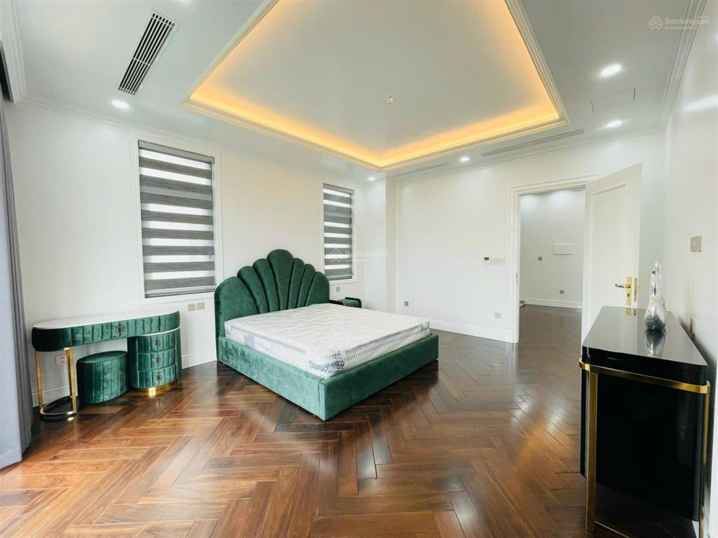 Cho thuê biệt thự 345m2, 100 triệu, đơn lập nguyệt quế có sông bên hồ, vinhomes the harmony
