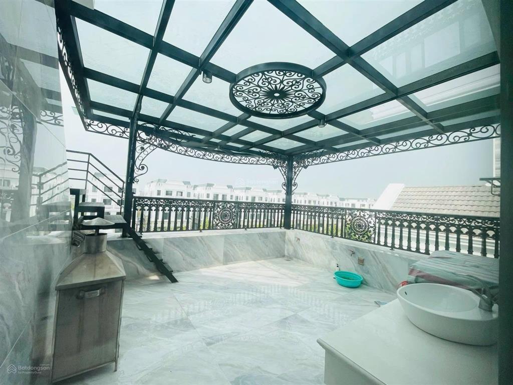 Cho thuê biệt thự 345m2, 100 triệu, đơn lập nguyệt quế có sông bên hồ, vinhomes the harmony