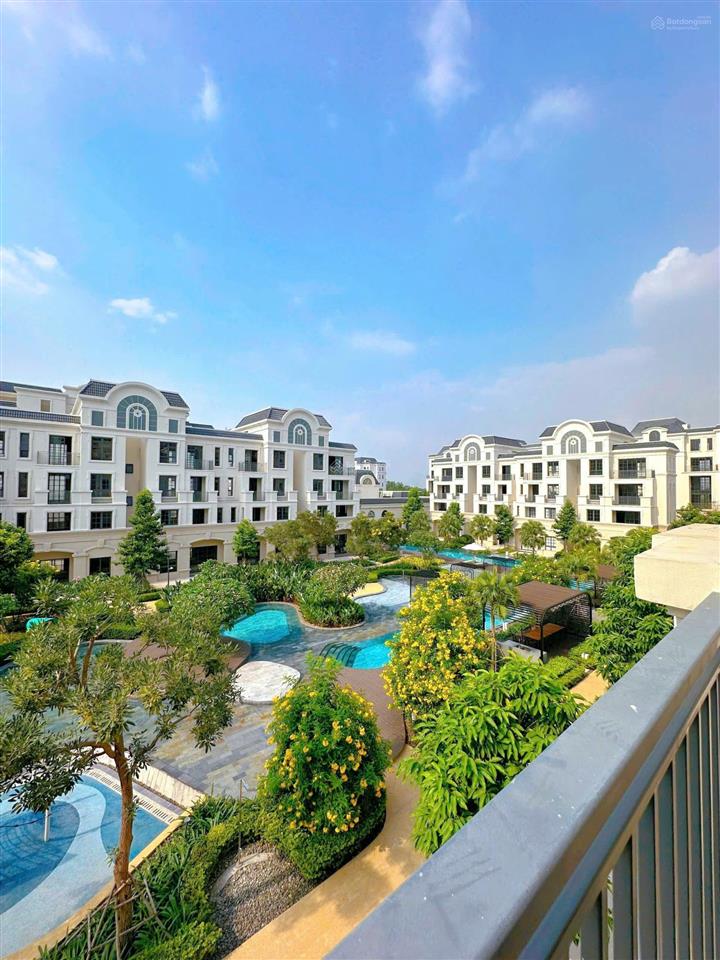 Chính chủ cần bán gấp nhanh tòa parc r cạnh hồ bơi, thang máy riêng