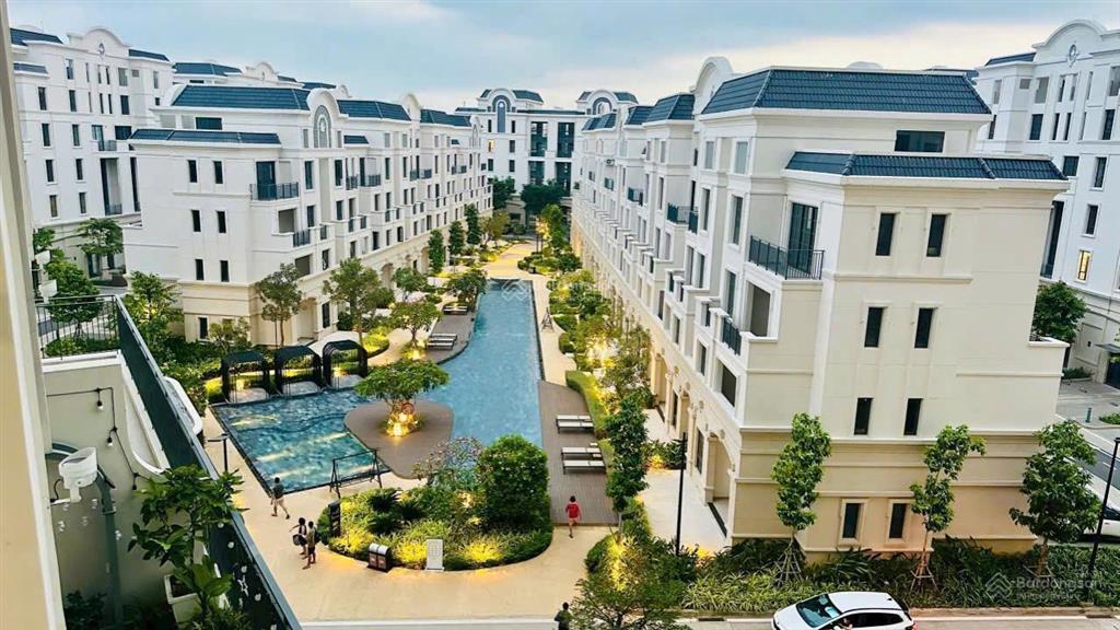 Chính chủ cần bán gấp nhanh tòa parc r cạnh hồ bơi, thang máy riêng