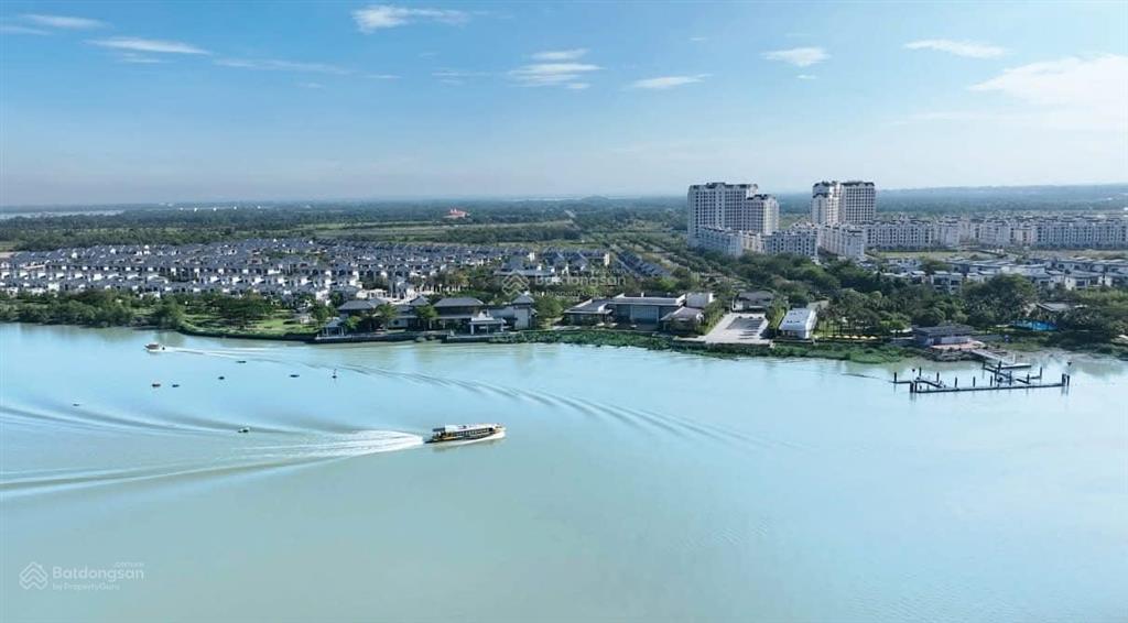 Ngộp cần bán gấp căn 2pn 3 tỷ có nội thất cơ bản, view trực diện công viên