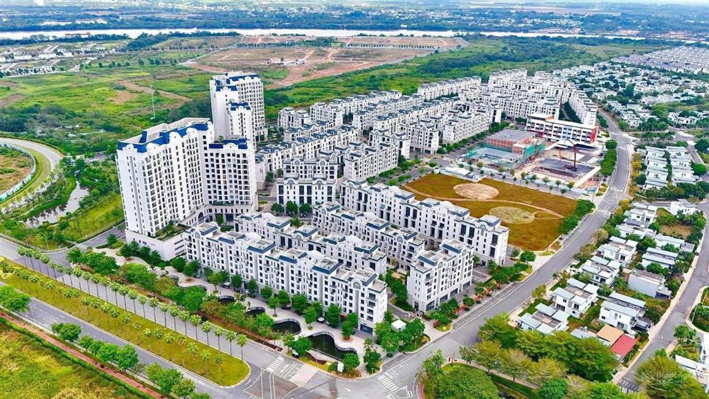 Ngộp cần bán gấp căn 2pn 3 tỷ có nội thất cơ bản, view trực diện công viên
