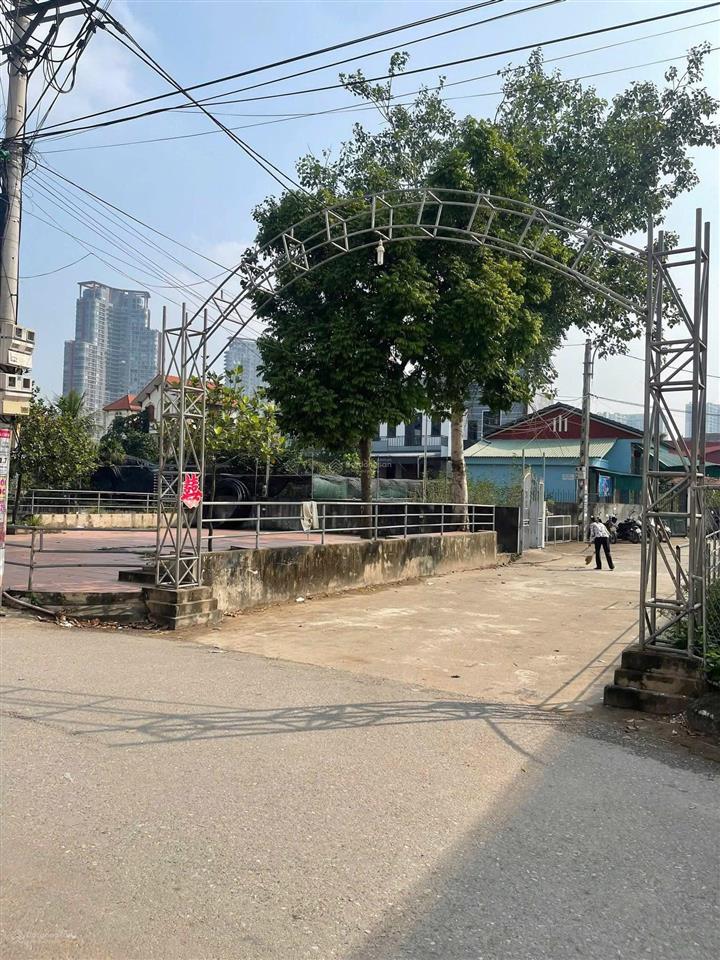 Bán 107.7m2 nở hậu tại làng hoa phụng công