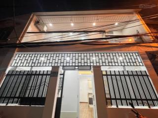 Nhà 1 trệt 1 lầu hẻm 3m cách chợ phương sài 50m .