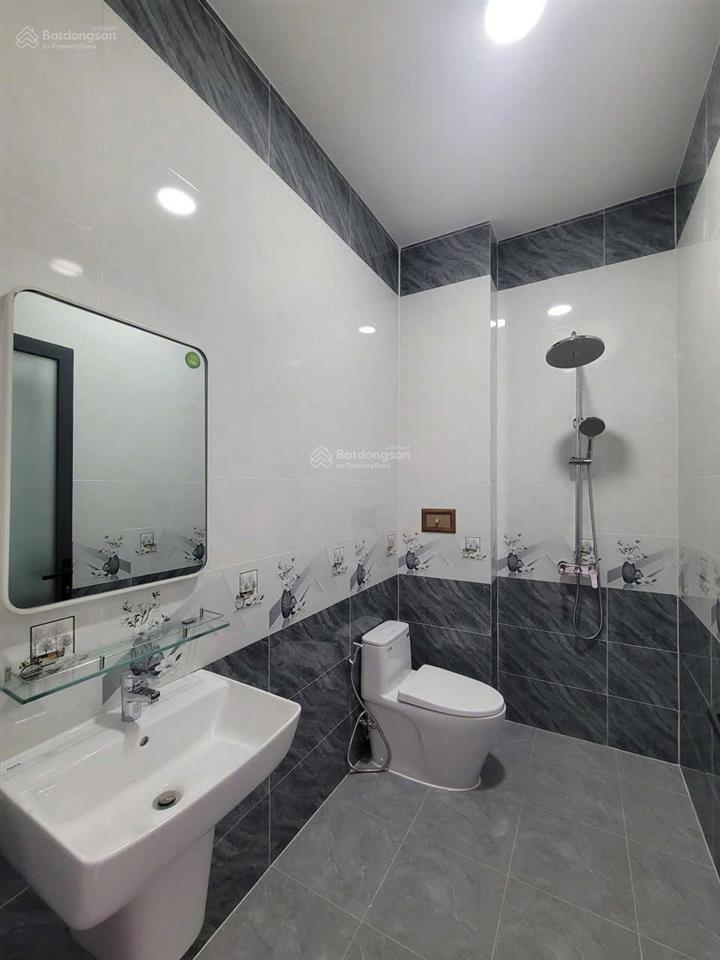 Bán nhà 1 trệt  3 lầu mặt tiền kinh doanh lớn nhất vòng xoay hiệp thành 3, tp hcm