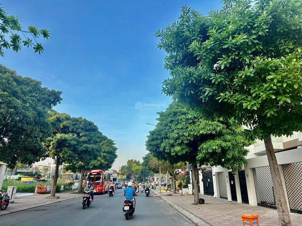 Bán nhà 1 trệt  3 lầu mặt tiền kinh doanh lớn nhất vòng xoay hiệp thành 3, tp hcm