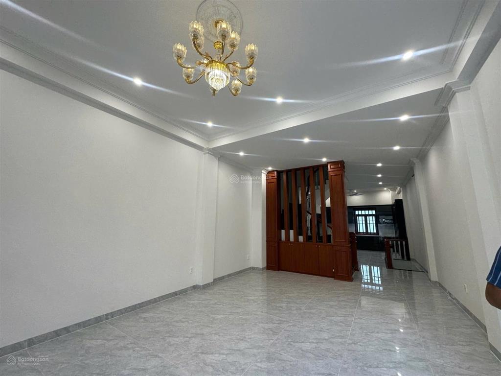 Bán nhà 1 trệt  3 lầu mặt tiền kinh doanh lớn nhất vòng xoay hiệp thành 3, tp hcm