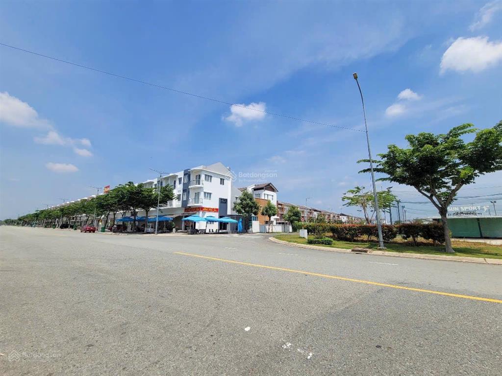 Tôi chính chủ bán rẻ căn nhà mt chính dự án sun casa  vsip, giá 3 tỷ390 đối diện siêu thị đang xây