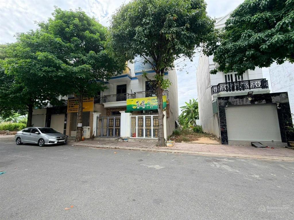 Bán căn nhà 3 tầng mt đường số 5 kdc phúc đạt ngay chung cư, vòng xoay hiệp thành, thủ dầu một