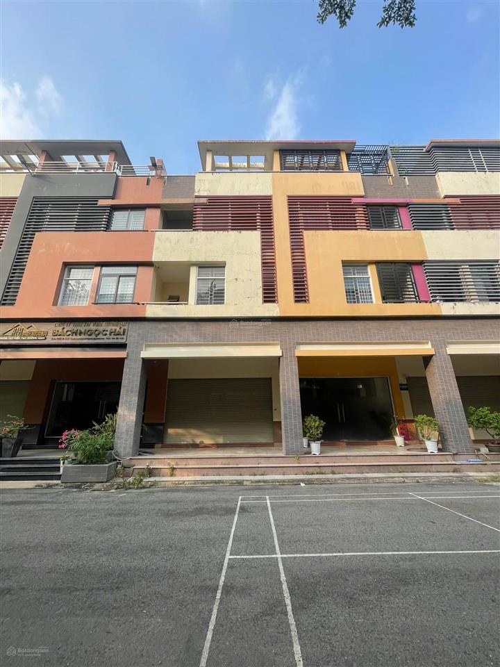 Bán căn nhà 2 nhánh mt lý thái tổ kế bên trung tâm thương mại thế giới tp mới hcm, 7,2 tỷ
