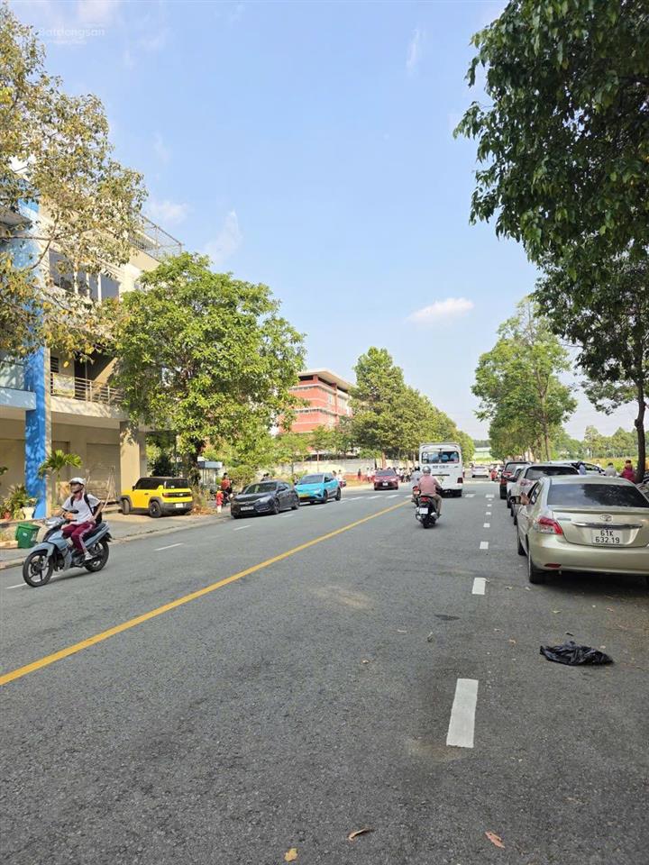 Bán căn nhà 2 nhánh mt lý thái tổ kế bên trung tâm thương mại thế giới tp mới hcm, 6,8 tỷ