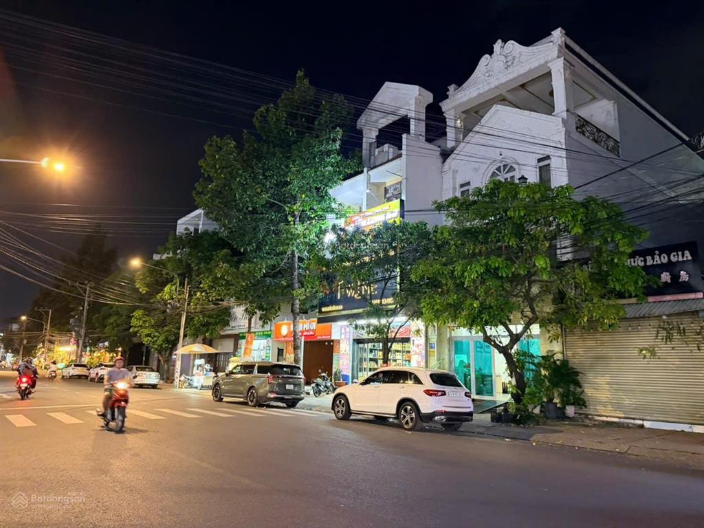 Chính chủ bán cần bán căn nhà 2 tầng mt kinh doanh tại mt d1 khu dân cư phú hoà  nay p.phú lợi,hcm