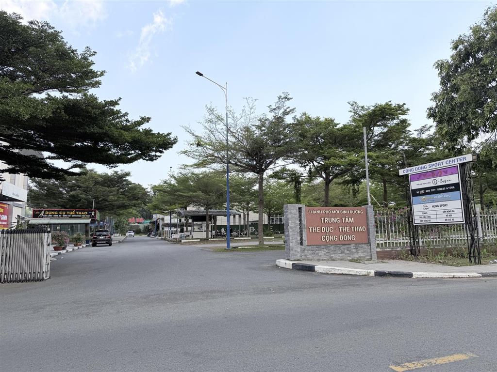 Bán căn nhà 4 tầng khu china town tp mới  mt huỳnh thúc kháng kế bên aeon