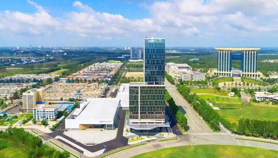 Bán căn nhà 4 tầng khu china town tp mới  mt huỳnh thúc kháng kế bên aeon