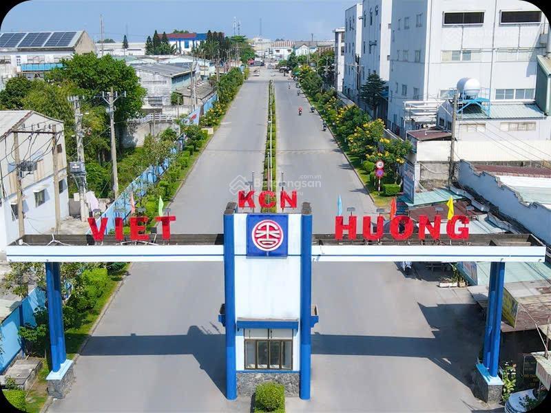 Chính chủ gửi bán nhà xưởng 1800m2 trong khu công nghiệp việt hương vsip 1 bình dương giá 19 tỷ