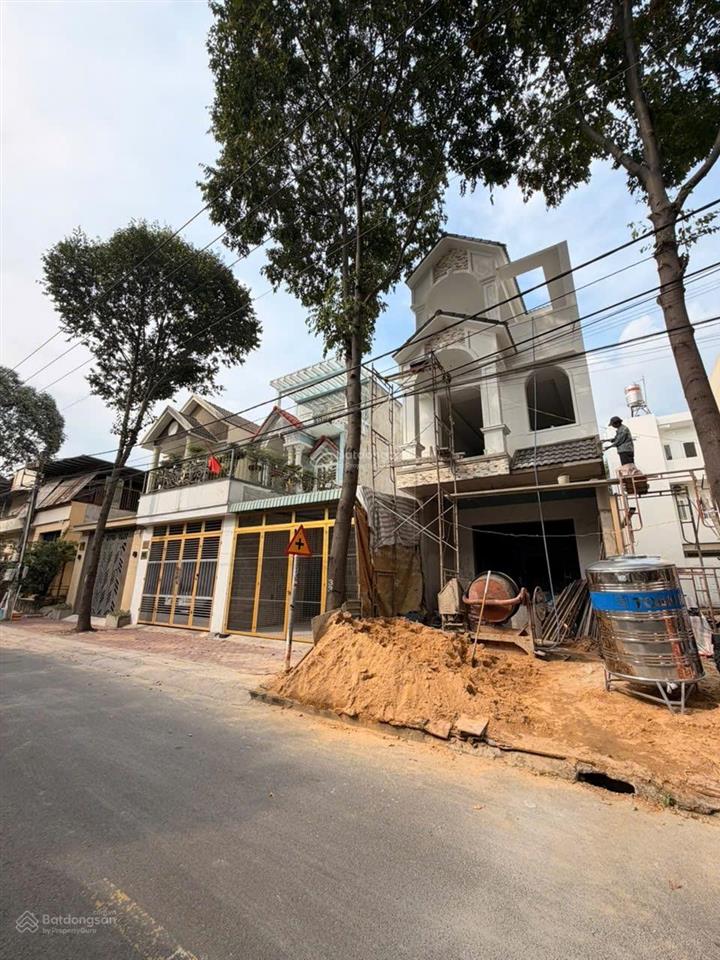 Bán nhà 3 tầng mt kinh doanh đường d3 khu dân cư k8  sau lưng đại học bình dương mới 100%