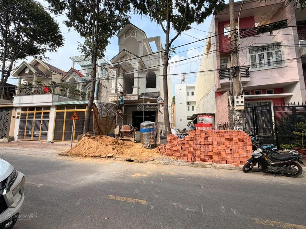 Bán nhà 3 tầng mt kinh doanh đường d3 khu dân cư k8  sau lưng đại học bình dương mới 100%
