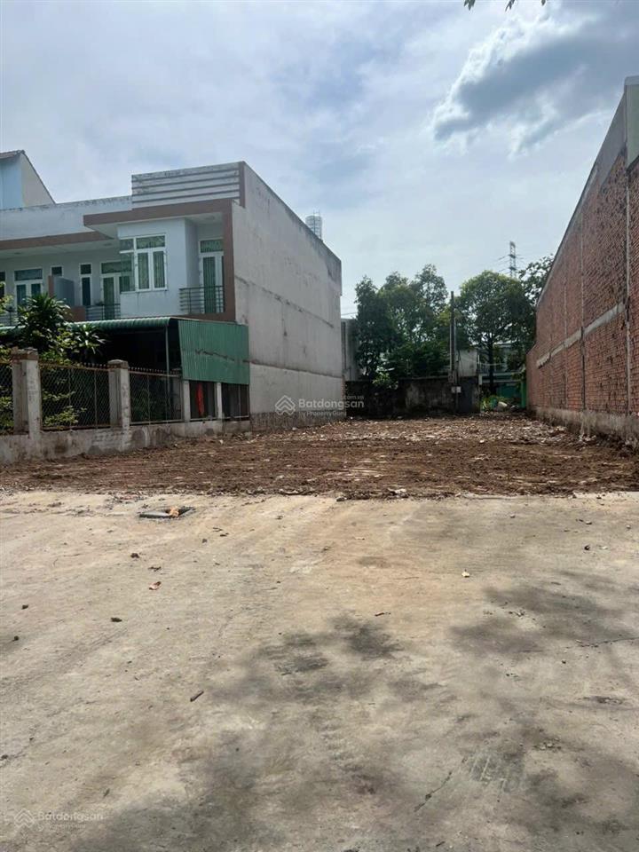 Bán lô đất 10x30 = 300m2 tại tp mới bình dương  ngay vòng xoay kế nhà ga metro