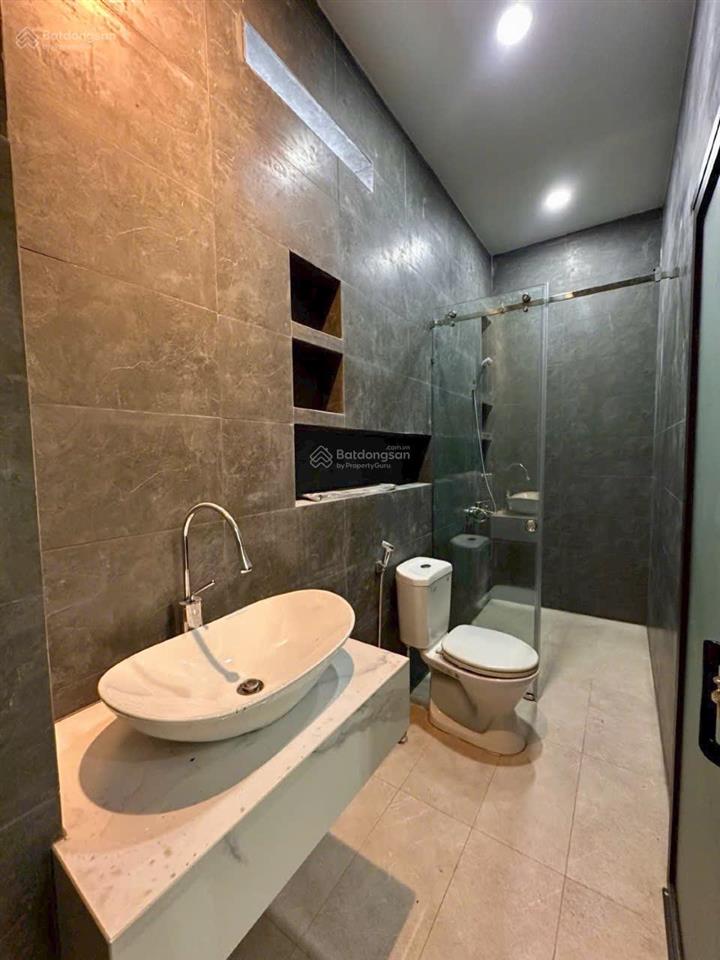 Bán căn nhà 1 trệt 1 lầu kế bên trường tiểu học phú hoà 3  khu 8 ( đoạn lê hồng phong đi vào )