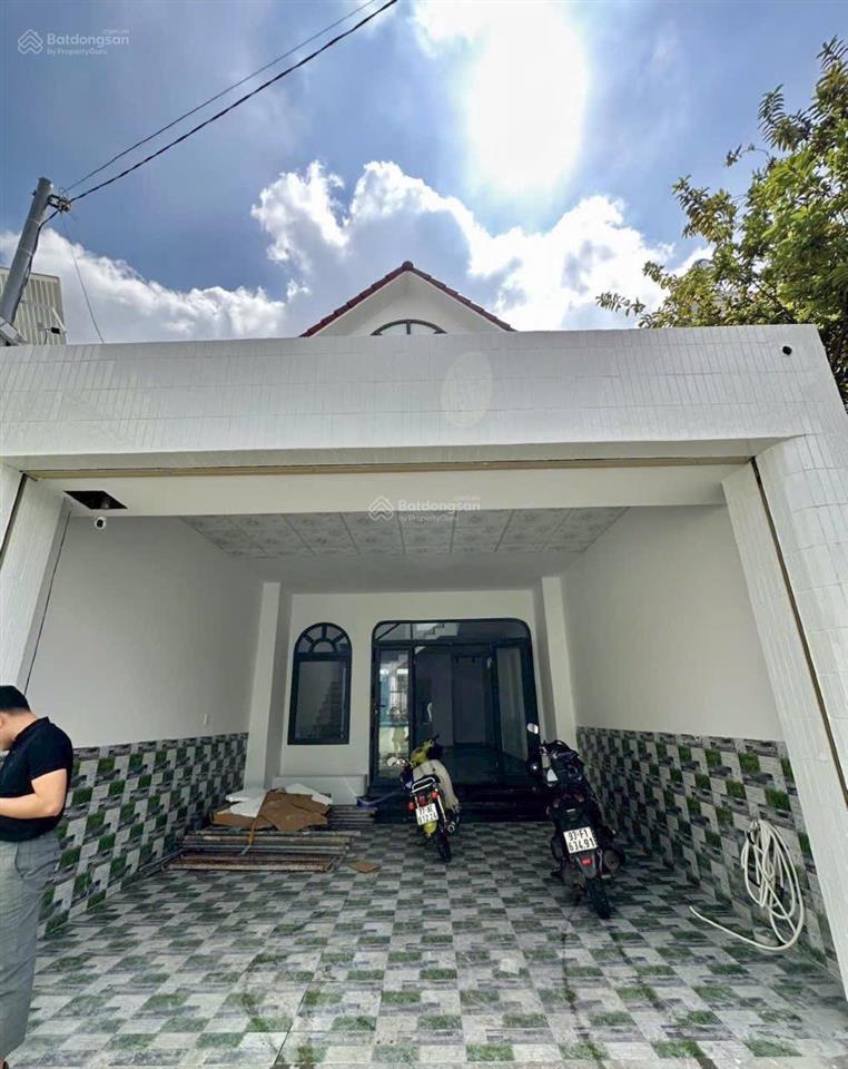 Bán căn nhà 1 trệt 1 lầu kế bên trường tiểu học phú hoà 3  khu 8 ( đoạn lê hồng phong đi vào )