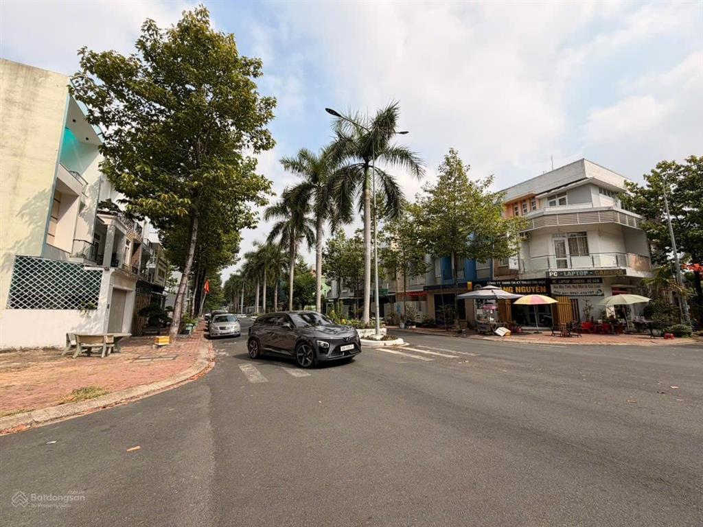 Bán lỗ nhà 3 tầng ngay mt đường số 12 kdc hiệp thành 3  thủ dầu một, bình dương