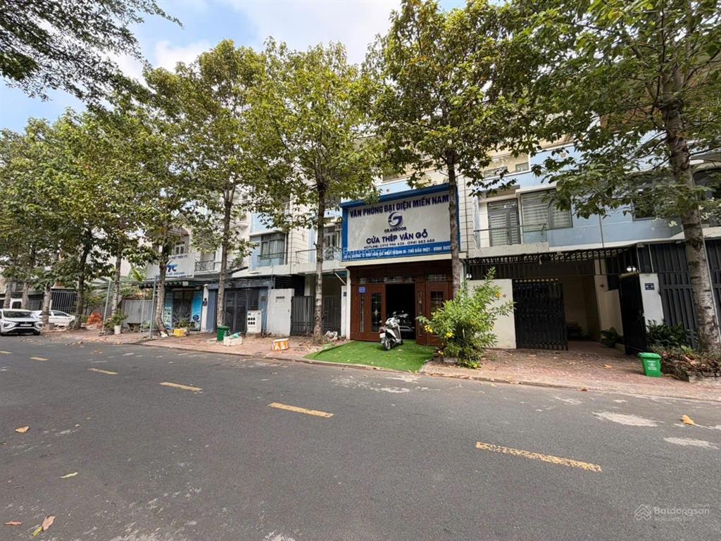 Bán lỗ nhà 3 tầng ngay mt đường số 12 kdc hiệp thành 3  thủ dầu một, bình dương
