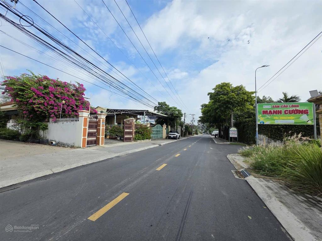 Chủ nhà cần chuyển công tác nên bán nhanh căn nhà mt 121 vị trí trung tâm thủ dầu một, 337m2