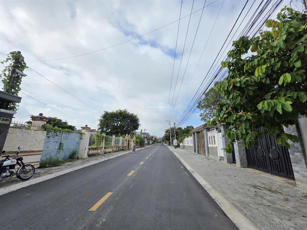 Chủ nhà cần chuyển công tác nên bán nhanh căn nhà mt 121 vị trí trung tâm thủ dầu một, 337m2