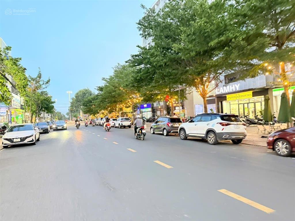 Chính chủ bán lỗ 180m2 tại mt kinh doanh d1 phú hoà  thủ dầu một giá 13 tỷ5