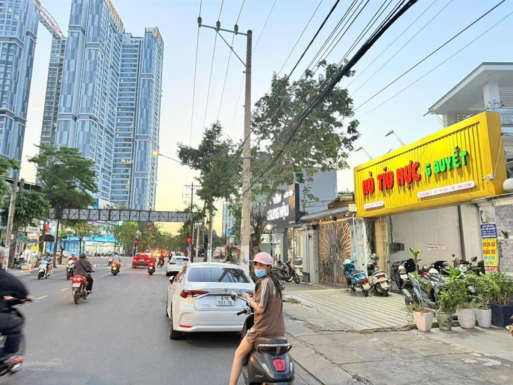 Chính chủ bán lỗ 180m2 tại mt kinh doanh d1 phú hoà  thủ dầu một giá 13 tỷ5