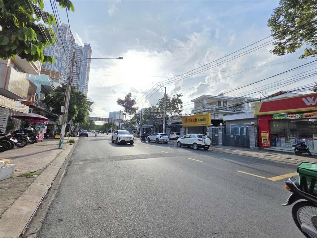 Chính chủ bán lỗ 180m2 tại mt kinh doanh d1 phú hoà  thủ dầu một giá 13 tỷ5