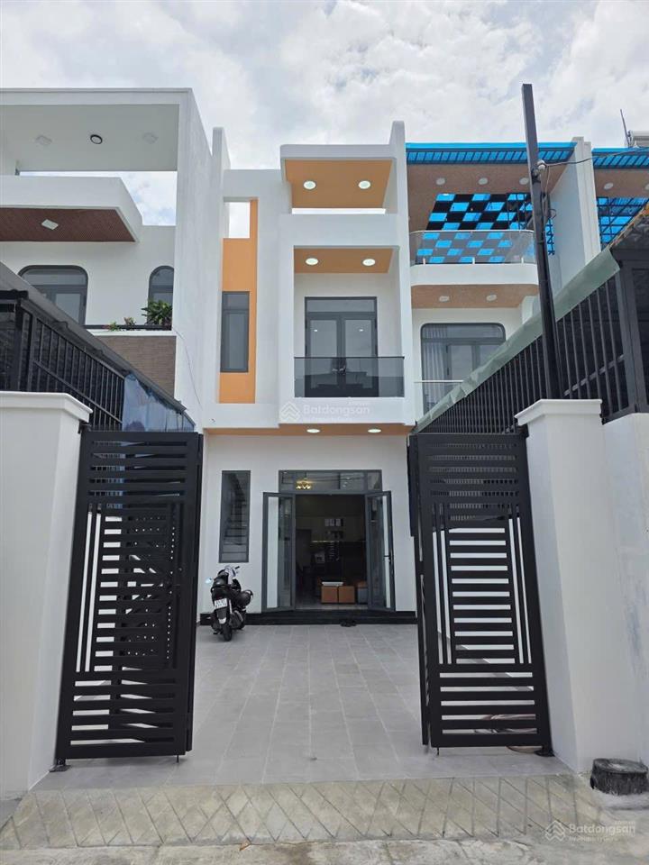 Bán nhà mới 100% tại nhánh ô tô thông lê hồng phong, trung tâm phú lợi, thủ dầu một