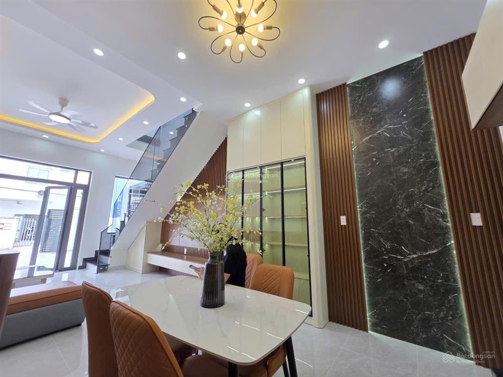 Bán nhà mới 100% tại nhánh ô tô thông lê hồng phong, trung tâm phú lợi, thủ dầu một