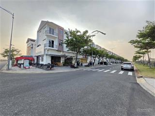 Bán lỗ căn shophouse 3 tầng sun casa hòa phú  tp mới bình dương full nội thất giá chỉ 3,6 tỷ