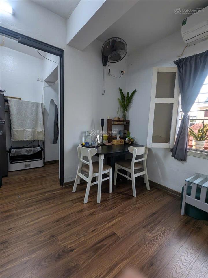 Bán căn hộ tập thể căn góc phố tôn đức thắng gần văn miếu